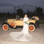 Every bride should arrive in such a car!